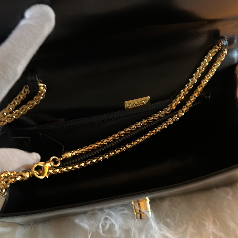 π₯π₯π₯Bally Handbag π₯π₯π₯π₯ - Picture 11 of 16